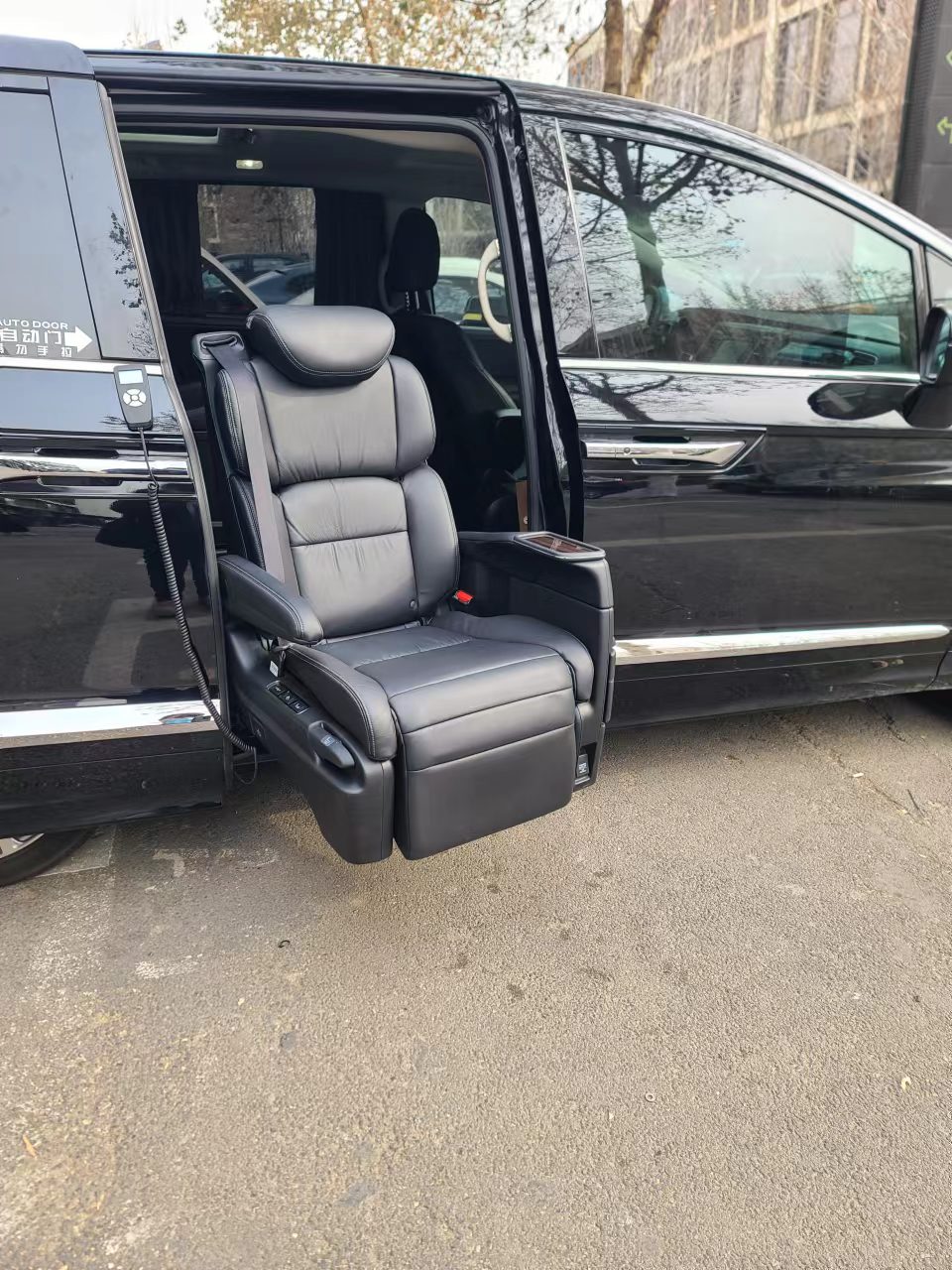 電動旋轉(zhuǎn)升降福祉座椅（ SUV+商務(wù)車）